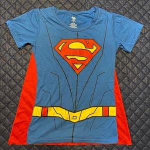 WOMENS SUPERMAN TSHIRT W CAPE